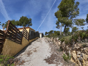 Der steile Stich hinauf zum Castell de Miralpeix.