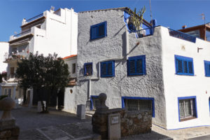 Altes Fischerhaus am Platja de Sant Sebastià de Sitges.