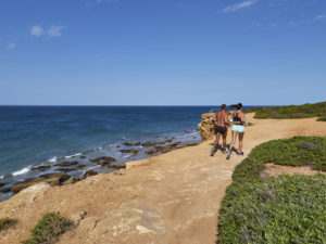 Der Küstenpfad vom Cabo Roche zur Cala Princesa Alejandra.