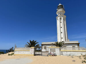 Der Leuchtturm am Cabo de Trafalgar an der Costa de la Luz, Provinz Cádiz.