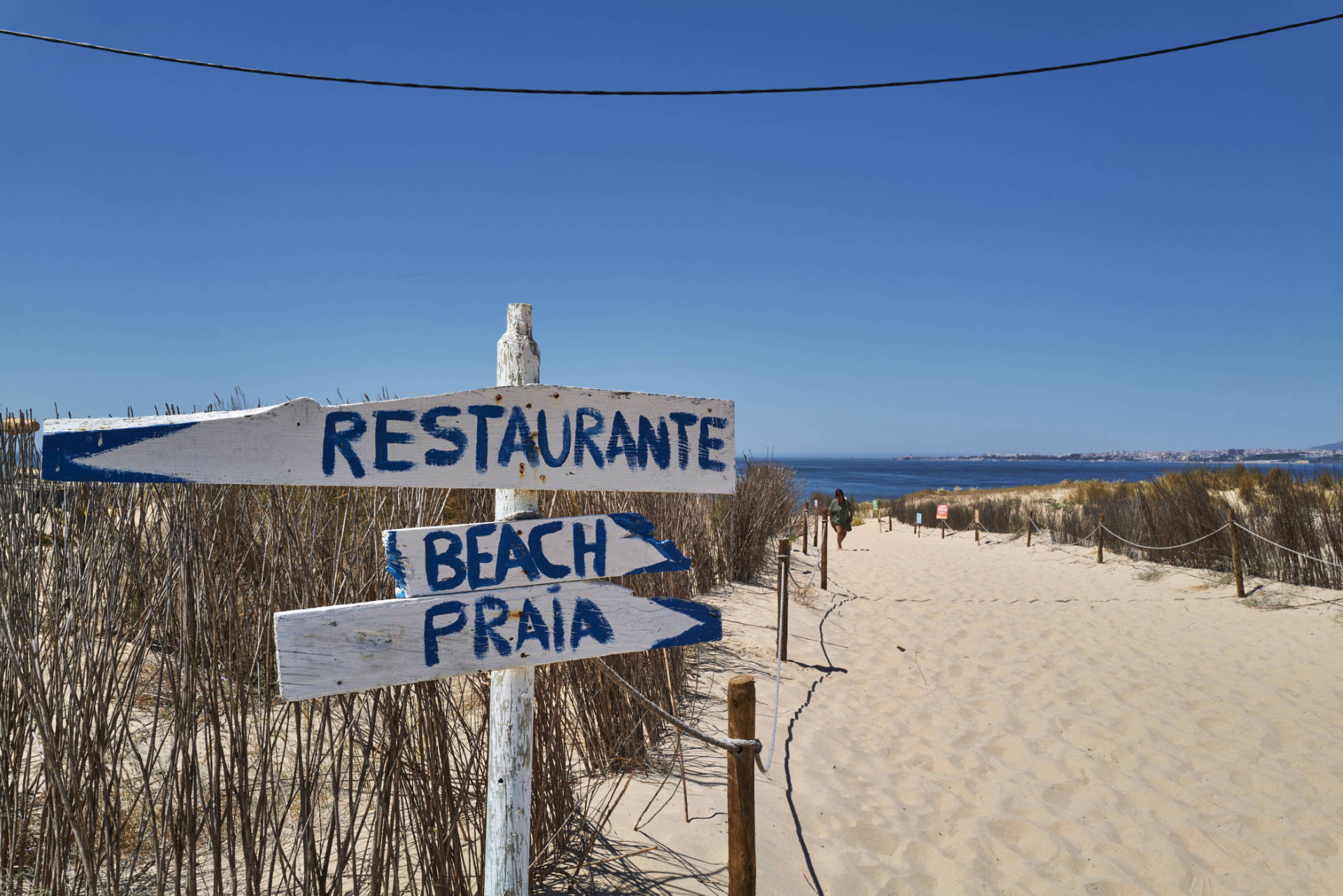 Praia da Cova do Vapor, Lissabon, Portugal.