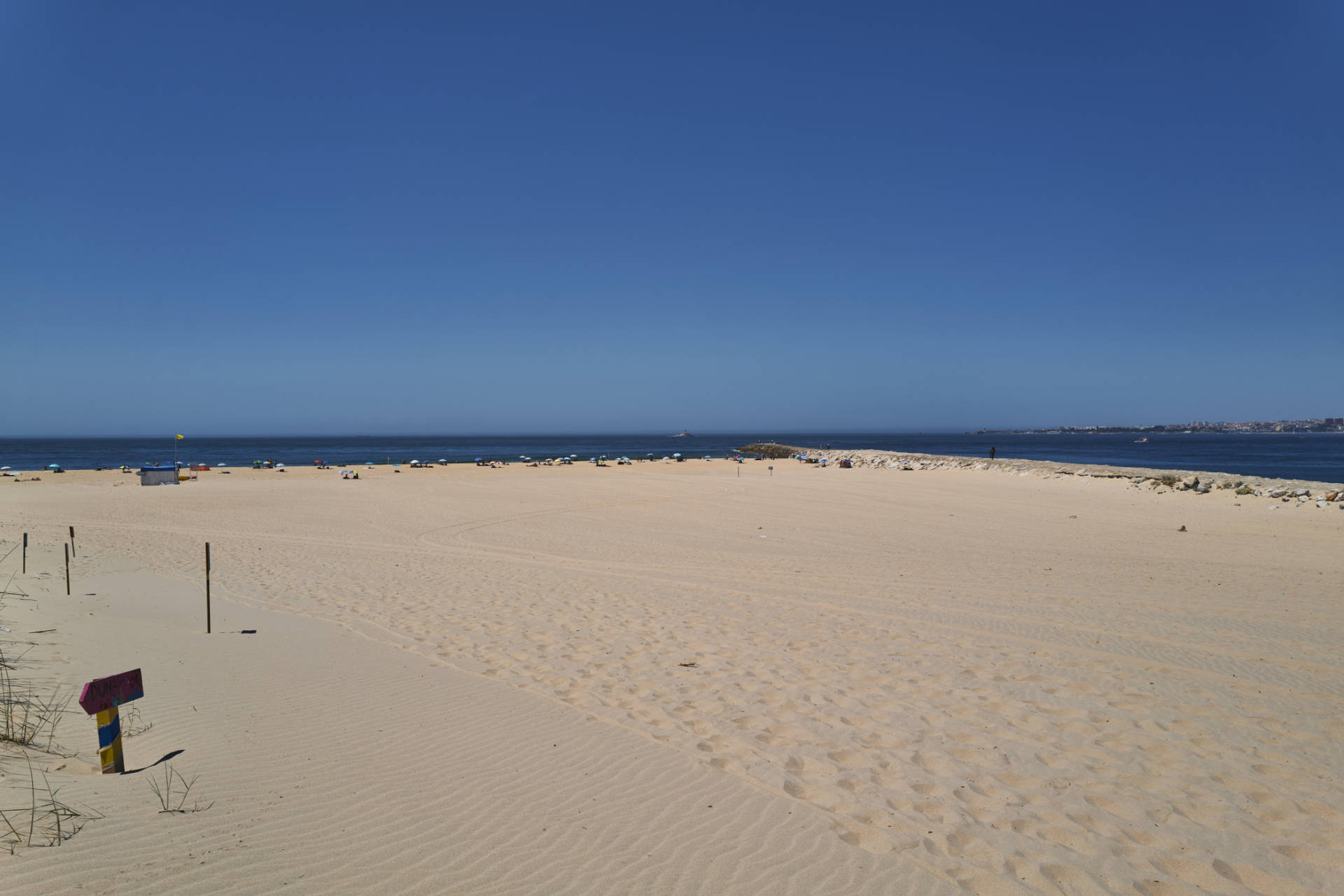 Praia da Cova do Vapor, Lissabon, Portugal.