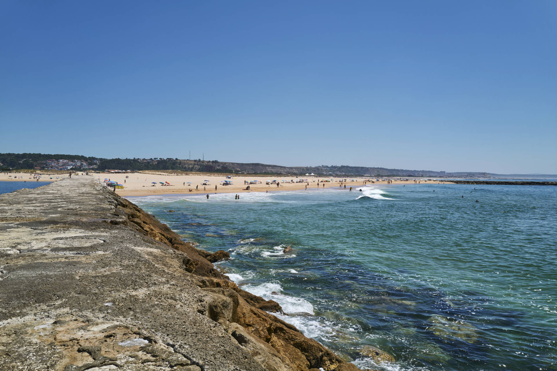 Praia da Cova do Vapor, Lissabon, Portugal.