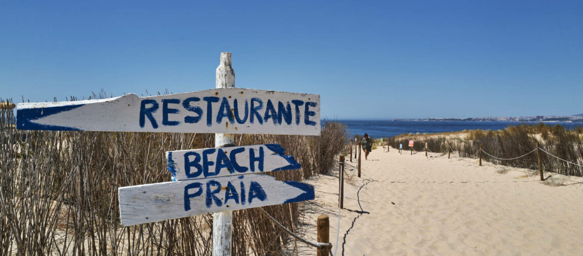 Praia da Cova do Vapor, Lissabon, Portugal.